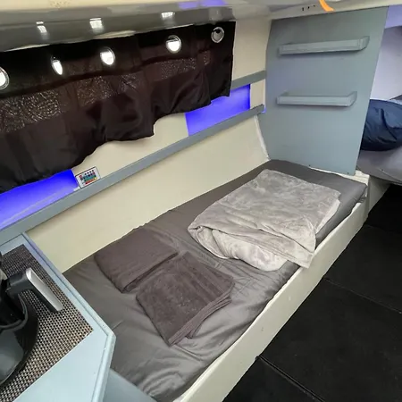 Voilier Port Avec Parking Prive Gratuit Botel