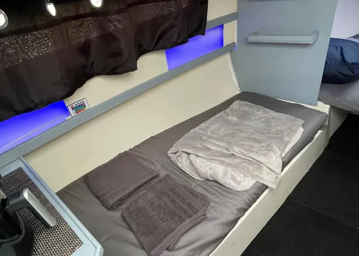 Voilier Port Avec Parking Prive Gratuit Botel