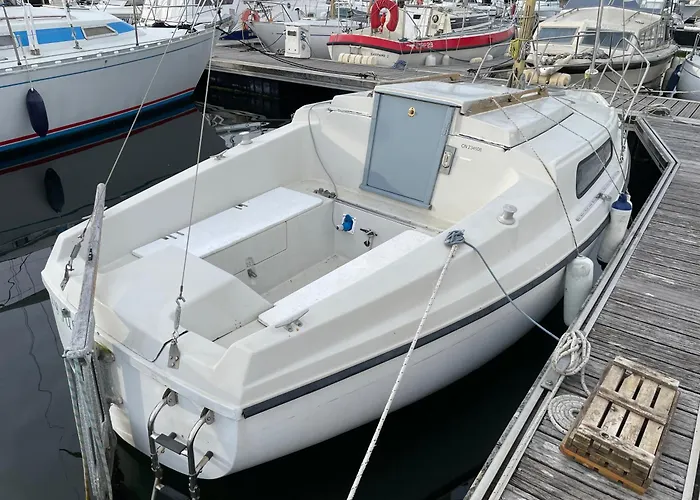 Voilier Port Avec Parking Prive Gratuit Deauville