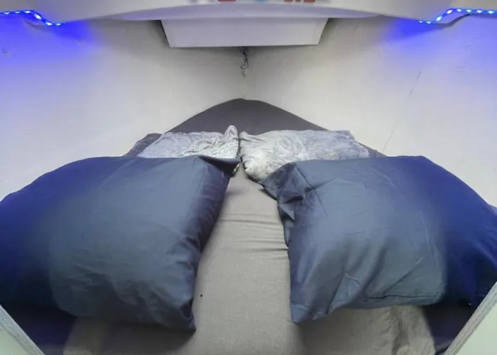 Voilier Port Avec Parking Prive Gratuit