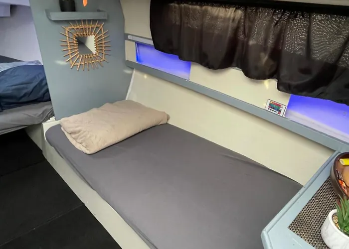 Botel Voilier Port Avec Parking Prive Gratuit *