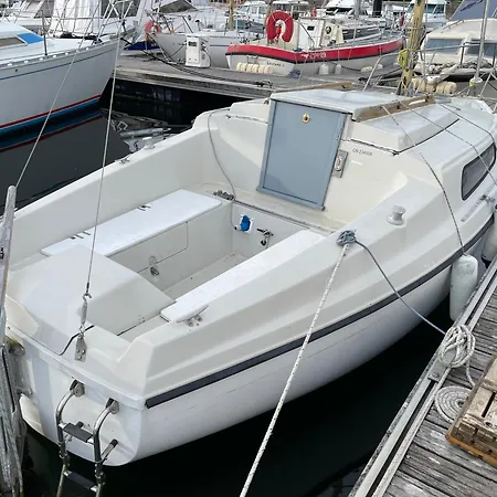 Voilier Port Avec Parking Prive Gratuit Ντοβίλ