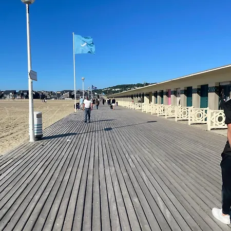 Voilier Port Avec Parking Prive Gratuit ספינת מלון דוביל