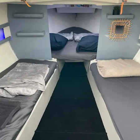 Botel Voilier Port Avec Parking Prive Gratuit Deauville