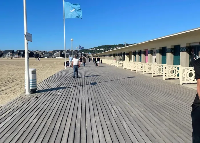 Voilier Port Avec Parking Prive Gratuit Hotel en barco Deauville