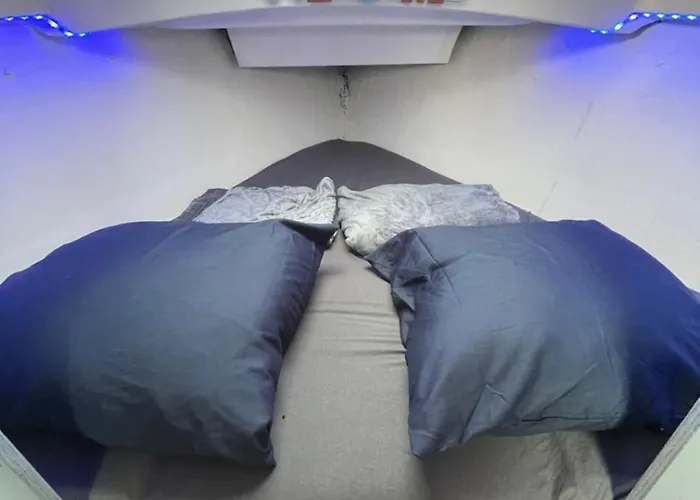 Voilier Port Avec Parking Prive Gratuit *